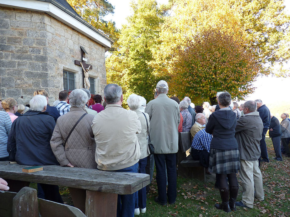 Einweihung der sieben Fußfälle im Oktober 2012 (Foto: Karl-Franz Thiede)